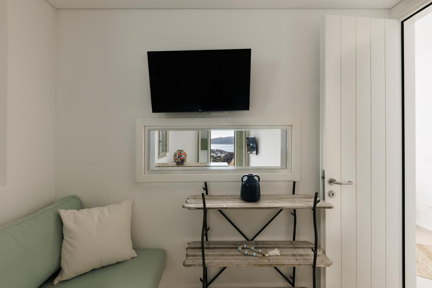 Anemolethe Aparthotel Kímolos Екстериор снимка
